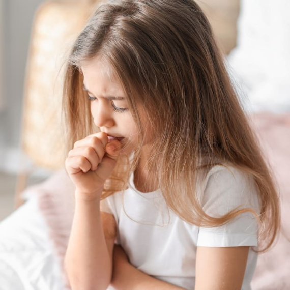 Comment calmer la toux d'un enfant ? Remèdes et conseils pour les parents