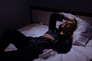 Mon sommeil est agité : comment mieux dormir au naturel ?